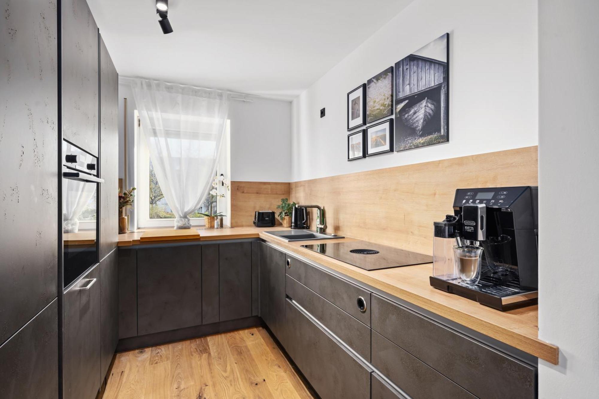 Edler Wohnraum Luxurioeses Apartment Mit Balkon, Boxspringbett, Kaffeevollautomat, Lift & Parkplatz Chemnitz Exterior photo